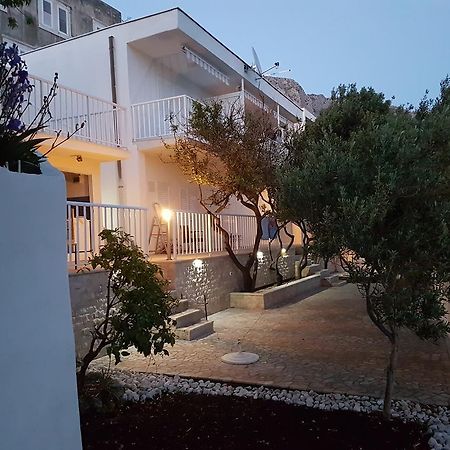 Apartments Santic Podaca エクステリア 写真